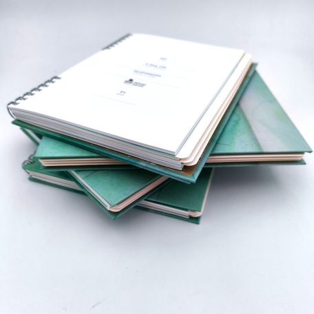 A5 keményfedeles spirálfüzet vitorlás sima vagy pontrácsos bullet journal