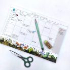 Papetri heti és havi asztali tervező illusztrált  pillangókkal virágokkal