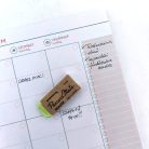 Papetri heti és havi asztali tervező illusztrált  pillangókkal virágokkal