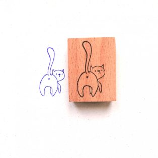 artistamp-kis-pecset-setalo-cica
